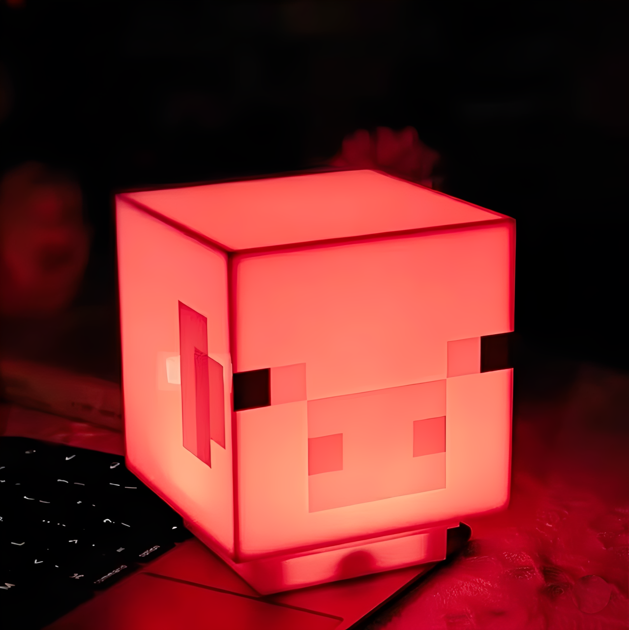 Voxel Pig Lamp